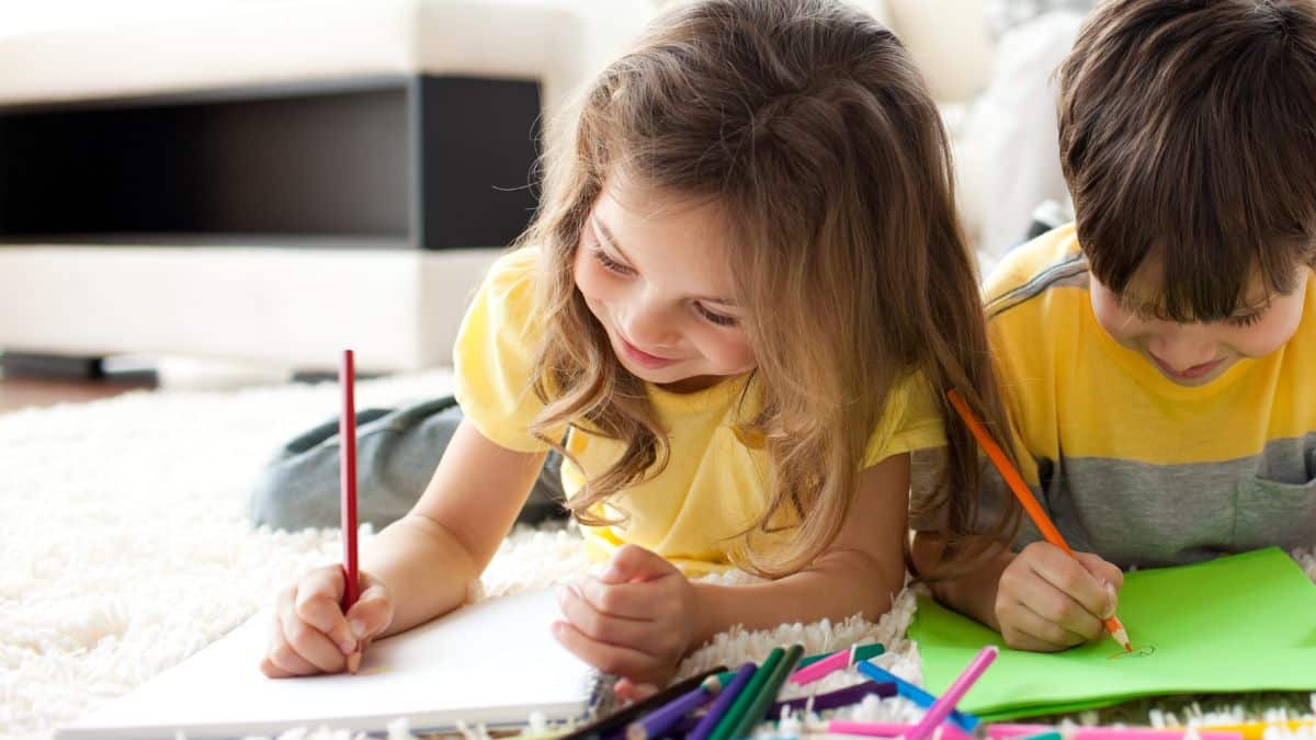 Descubra como as crianças expressam seus sentimentos e como os pais e professores podem apoiar esse processo. Acompanhe o Centro Educacional Alfabeto...